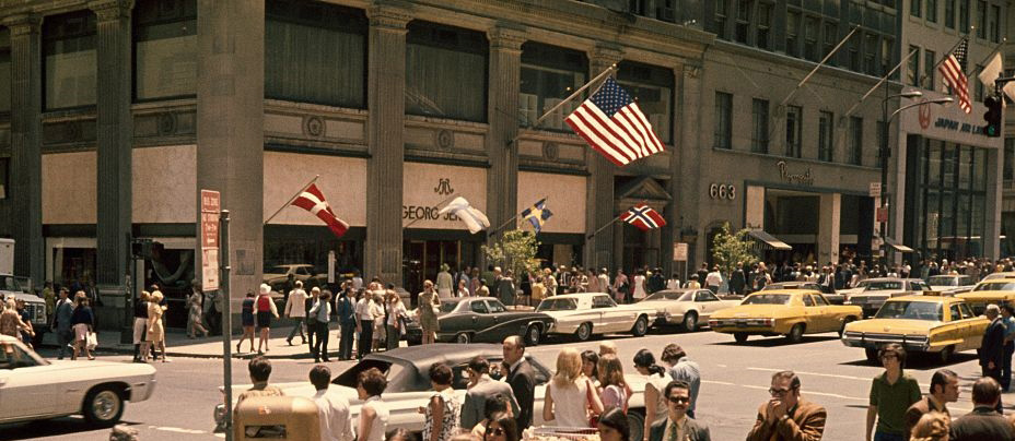 view-of-5th-avenue-in-new-york-city-in-july-1970-picture-id537571797_sm